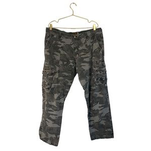 The Imagine Distressed Camo Womans‎ Boyfriend Cargo Jeans Size 38W 30L 0132